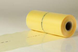 Rollo de película amarilla diseñado para proteger componentes metálicos.
