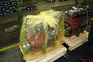 Motor envuelto en Película Poli VCI Reciclada Post Consumo de ZERUST, demostrando protección contra la corrosión y compromiso con la sostenibilidad.