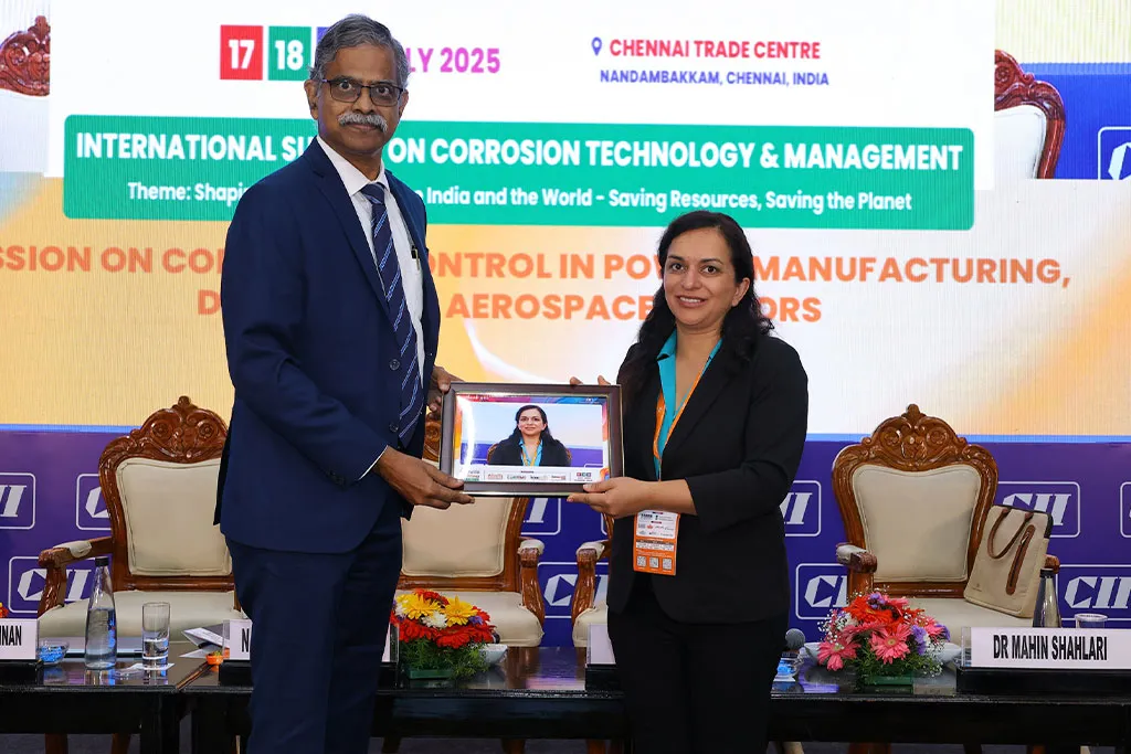 Dr. Mahin Shahlari receiving plaque from Dr. U. Kamachi Mudali at CII CORTEM 2025